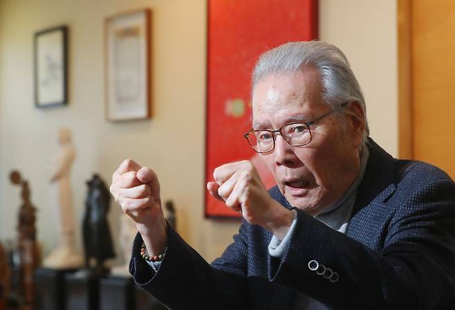 이어령 선생이 서울 종로구 영인문학관에서 인터뷰하는 모습. 지난해 10월부터 두 달간 선생을 4차례 만나 대화를 나눴다. /장련성 기자