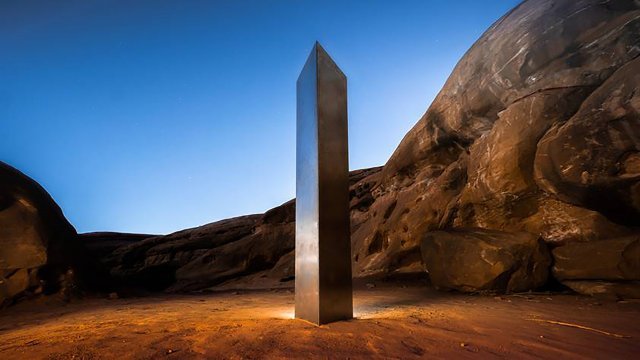 지난 2020년 11월 18일 최초 발견된 유타 주에서 발견됐던 금속 기둥 모노리스. 뉴시스 via AP