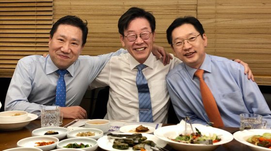 2019년 10월 양정철 당시 민주연구원장이 수원에서 이재명 경기지사, 김경수 경남지사(왼쪽부터)를 만나 저녁식사를 함께했다. 양 전 원장은 지난해 말에도 여권 대선주자를 여럿 만났다. 뉴스1