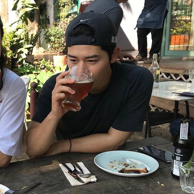Actor Kim Dong-jun, who is from the children of the group empire, reported on the recent situation.Kim Dong-jun told his Instagram on January 6, I enjoy Beer drinking during the day....#3 years ago #Beer was recommended and posted several photos.The photo shows Kim Dong-jun enjoying Beer at an outdoor table in a restaurant.Even in comfortable clothes, the appearance of enjoying the daytime beer while showing off the beauty of the flower catches the eye.Meanwhile, Kim Dong-jun confirmed the appearance of SBS New Moon drama Chosun Gummasa.