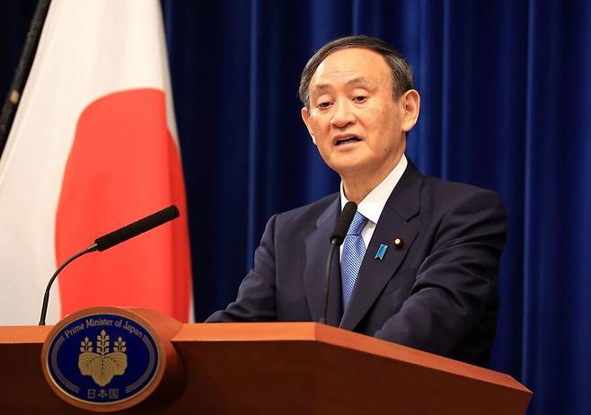 스가 요시히데 일본 총리가 지난 4일 새해 기자회견을 진행했다. 도쿄/AFP 연합뉴스