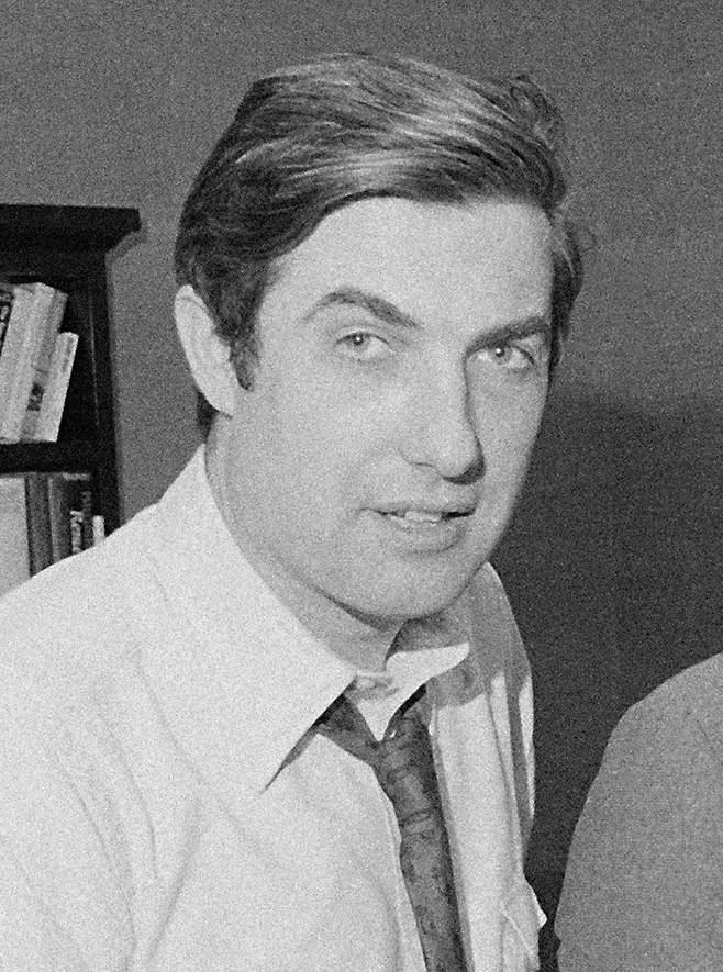 닐 시핸이 1972년 5월1일(현지시간) 미국 뉴욕에 있는 뉴욕타임스 사무실에 있는 모습. 뉴욕|AP연합뉴스