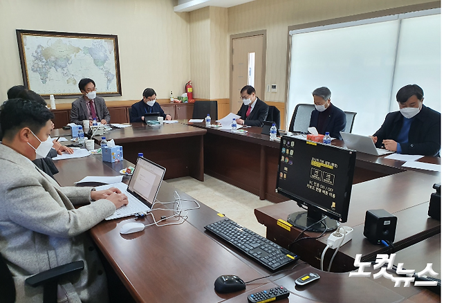 사진은 고신 통일선교원 실행위원회를 갖는 모습.