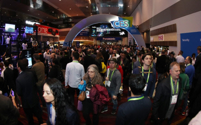 미국 라스베이거스에서 열린 세계 최대 가전·IT 전시회 ‘CES 2020’이 열린 라스베이거스 컨벤션센터(LVCC)에 관람객들이 가득하다. (사진=연합뉴스)
