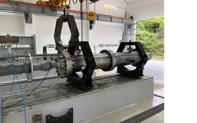 A hybrid rocket engine is being tested at rocket startup Innospace’s R&D center in South Chungcheong Province. (Innospace)