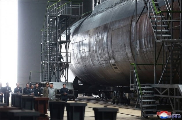 북한이 지난 2019년 7월 처음 공개한 로미오급 개량형(3000t급) 잠수함. 잠수함발사탄도미사일(SLBM) 3발을 탑재할 수 있는 것으로 추정된다. 사진=연합뉴스