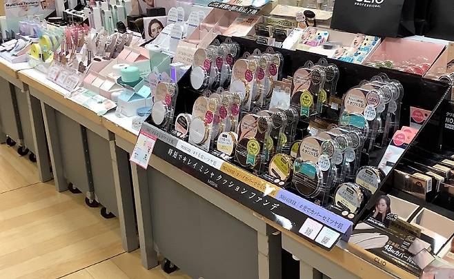 일본 오사카의 버라이어티숍 `로프트` 아베노점에 진열된 미샤 제품들. [사진 제공=에이블씨엔씨]