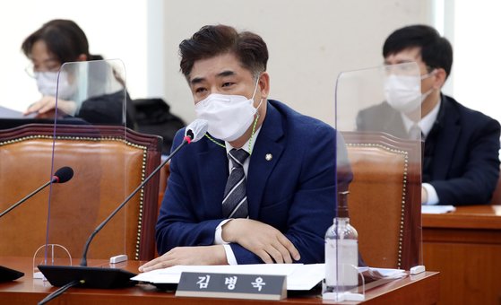김병욱 더불어민주당 의원은 공매도 재개와 관련해 "그간 이뤄진 법 개정과 제도 개선 전반을 놓고 합리적이고 냉정하게 판단해야 한다"고 밝혔다. 연합뉴스