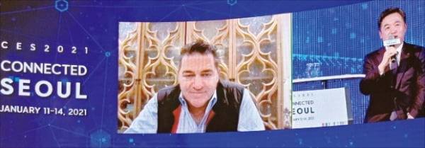 서울시가 글로벌 최대 액셀러레이터인 플러그앤드플레이(PnP)의 서울지사를 유치했다. 서정협 서울시장 권한대행과 사이드 아미디 PnP 회장이 12일 ‘CES 2021’ 온라인 대담을 통해 서울지사 설립을 공식 발표하고 있다. 서울시 제공