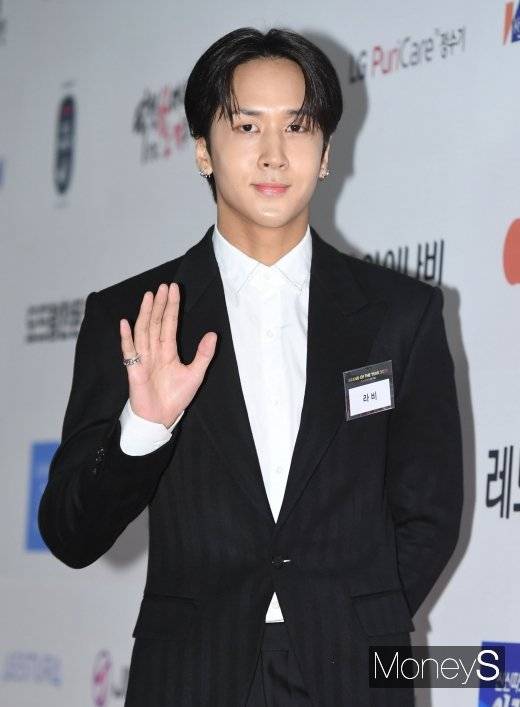 그룹 '빅스'의 라비가 오는 30일 온라인 팬콘서트 '라:방(RAVI's ROOM)'에 팬들을 초대한다. /사진=장동규 기자