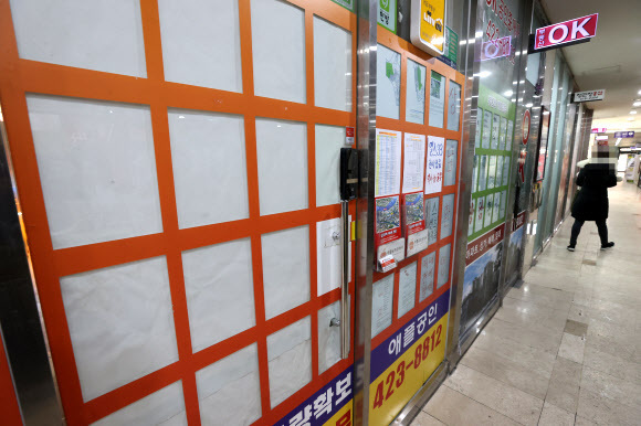 사진은 지난 10일 서울 송파구 한 부동산중개업소 모습. 연합뉴스