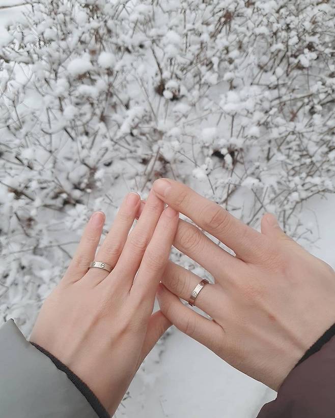 ▲ 심은진이 공개한 결혼 반지 사진. 출처| 심은진 인스타그램