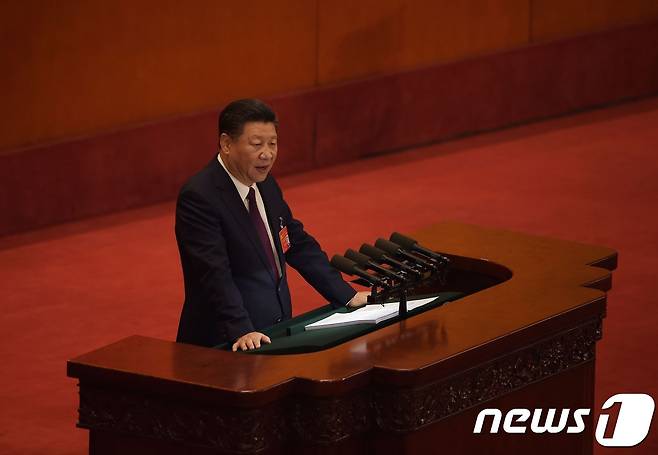 베이징 인민대회당에서 개막한 중국 공산당 당대회에서 개막연설을 하는 시진핑 중국 국가 주석. © AFP=뉴스1