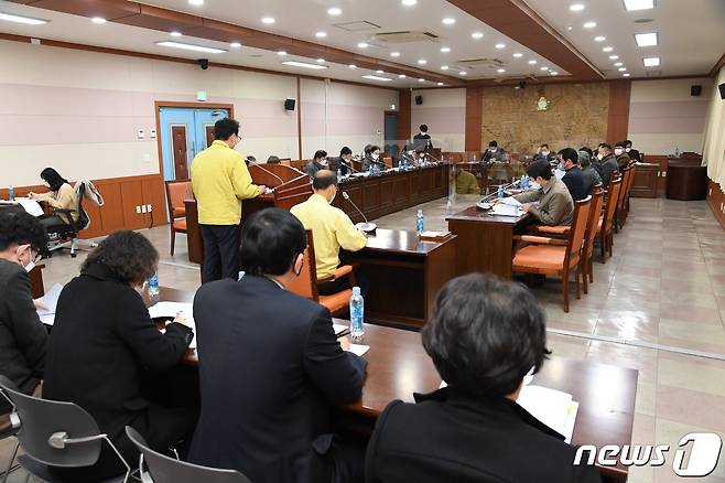 13일 김해시의회가 새해 첫 의정간담회를 진행하고 있다. © 뉴스1