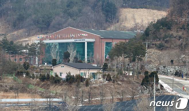 11일 경북 상주시 화서면 상용리 봉황산 자락에 위치한 BTJ열방센터. 최근까지 이곳을 다녀간 신도 2800여 명 가운데 지난 9일까지 전국 9개 시·도에서 505명이 신종 코로나바이러스 감염증(코로나19) 확진 판정을 받았지만 나머지 신도 상당수가 진단검사를 거부해 방역당국이 어려움을 겪고 있다. 2021.1.11/뉴스1 © News1 공정식 기자