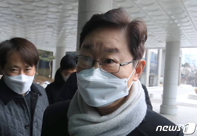 박범계 법무부 장관 후보자가 11일 오전 서초구 서울고등검찰청사에 마련된 인사청문회 준비 사무실에 출근하고 있다. 2021.1.11/뉴스1 © News1 구윤성 기자