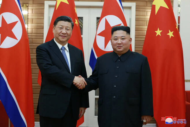 North Korean leader Kim Jong-un and Chinese President Xi Jinping shake hands in Pyongyang on June 20, 2019. (KCNA/Yonhap News)