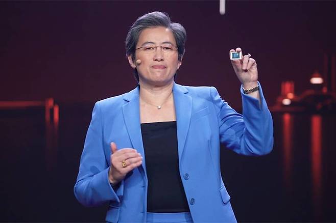 기조 연설에 나선 리사 수 박사가 새로운 AMD 라이젠 5000 시리즈 모바일 프로세서를 소개하고 있다. 출처=AMD