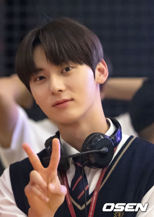 On the 15th, JTBC Drama Love Live! On (director Kim Sang-woo/playplayed Bang Yu-jeong/produced PLAYLIST, Keith, JTBC Studio) was filmed.Actor Hwang Min-hyun poses during a break.Love Live!On, which ended on the 12th, is a romance drama that takes place when Anha Muin star Baek Ho-rang, who is at the peak of the popular pyramid at Seoyeon High School, where trendy and famous are soon to become class, enters the broadcasting station with Ko Eun-taek, the director of the perfectionist broadcasting station, to find an anonymous sniper who wants to expose his past.Hwang Min-hyun (Ko Eun-taek), Jung Da-bin (Baek Ho-rang), Noh Jong-hyun (Doo Jae), Yang Hye-ji (Ji So-hyun), Yeon-woo (Kang Jae-yi) and Choi Byung-chan (Kim Yoo-shin) painted dreams, friendships and loves of eighteen high school students and gave them a nostalgia that they could feel only in those days.