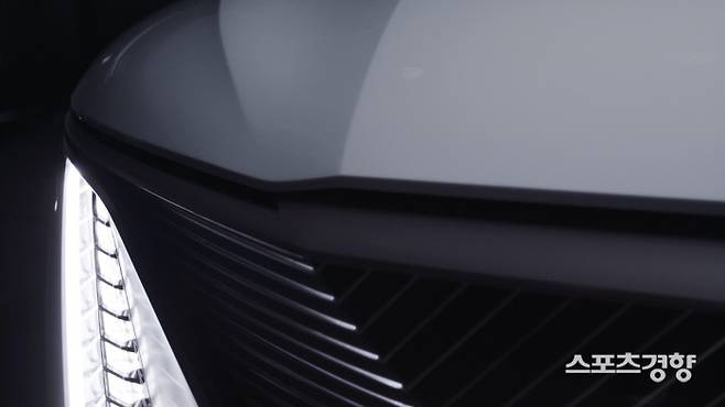 캐딜락 EV ‘셀레스틱’전측면부