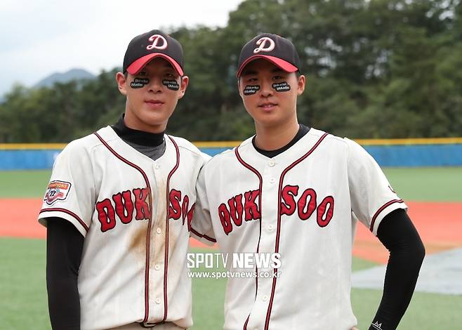 ▲ 메이저리그의 관심을 받았으나 결국은 KBO 입단을 선택한 나승엽(왼쪽)과 장재영 ⓒ스포티비뉴스DB