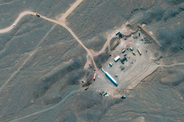 이란 이스파한주(州) 나탄즈 원전에 새로운 지하 원심분리기 조립공장으로 추정되는 건물이 지어지고 있는 모습. /AP 연합뉴스