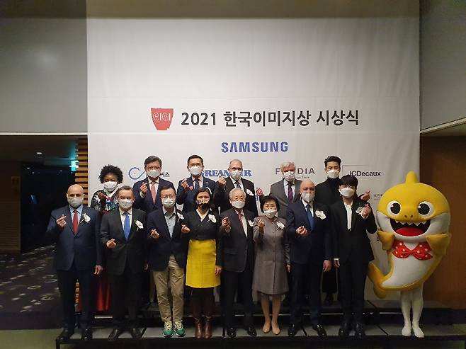 Participants at the 2021 Korea Image Awards Ceremony on Thursday (Lim Jang-won/The Korea Herald)