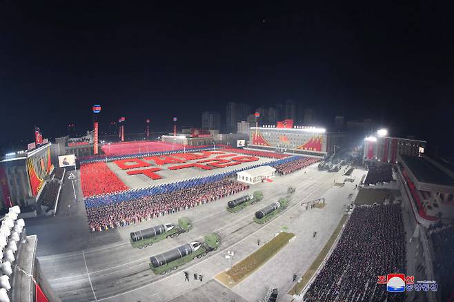 14일 북한 평양 김일성 광장에서 제8차 당대회 기념 열병식이 열렸다고 조선중앙통신이 15일 보도했다. (사진=연합뉴스)