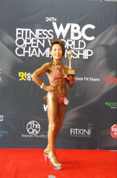 올해로 만 76세인 임종소 씨는 2019년 6월 6일 ‘양종구 기자의 100세 건강법’에 소개해 큰 화제를 모았다. 근육을 키워 20세 넘게 젊어 보이는 모습에 독자들이 찬사를 보냈다. 사진은 한 피트니스 대회에 출전해 입상한 뒤 찍은 모습. 임종소 씨 제공.