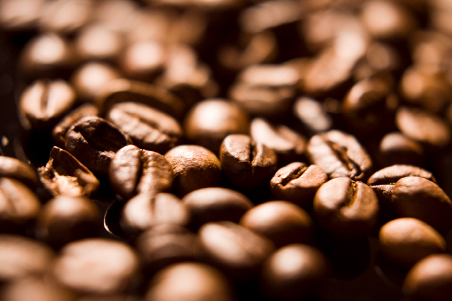 강하게 로스팅한 원두로 내린 커피를 마시면 다이어트에 도움이 된다./클립아트코리아