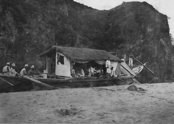 매티 윌콕스 노블 선교사 가족은 1901년부터 12년까지 매년 여름 대동강에 하우스 보트를 띄워 피서를 즐겼다.  한국기독교역사연구소 제공