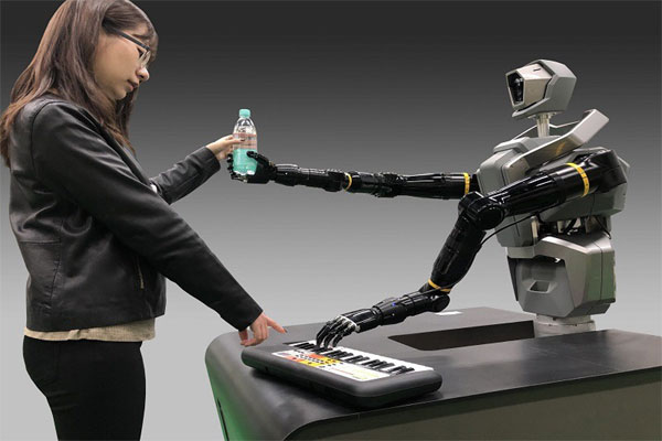 대만 산업기술연구소가 공개한 AI 지능형 양팔 로봇 `DARS`