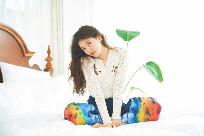 Singer and Actor Bae Suzy, who is in the process of debut tenth anniversary commemorative fancer, presented a variety of concept photos featuring unique goddess beauty.KakaoM announced the infinite charm of Bae Suzy through concept photos of various atmospheres such as Cheongyang, Lovely, and Cute ahead of the debut tenth anniversary untapped pansut Suzy: A Tempo, which will be held at 7 pm on January 23.As you can see the daily life of Bae Suzy, the rich charms from the comfortable appearance to the sensual appearance of The Artist are full.Bae Suzy is constantly attracting attention in various scenes, such as lying on a warm bed in a bright sunshine room, enjoying a sweet rest, writing while thinking about something, reading books, and immersing himself in guitar playing.It is to show attraction without exit by showing various expressions such as happy expression as if it is soaked in music, fresh smile in green recording, playful smile.The beauty of Bae Suzy, who does not know whether it is a scene of a picture or a music video, makes the viewers admire the reality of Bae Suzy.Also, the image that seems to be showing the artist Bae Suzy on a smartphone is also revealed, which stimulates curiosity, and expectations for the untapped pansut Suzy: A Tempo, which will contain the charm of Bae Suzy, who will be familiar and close to her hand through KakaoTV, are also rising.Suzy: A Tempo, which is broadcast exclusively on KakaoTV, is a place prepared to repay the love of fans who have received it for 10 years. Bae Suzy is preparing for a special meeting with fans, foreshadowing tenth anniversary talk, songs, performances, as well as the release of new songs written and composed directly.A Tempo means Bondi tempo, which means that the speed that temporarily changed during the music is returned to the original tempo. It means that after debut, we will look back on the busy times and not shake any change of speed in the future.Bae Suzys debut tenth anniversary untapped pansut Suzy: A Tempo is Love Live! from the year-end awards ceremony of the large scale such as MMA!KakaoMs Music Content Production Bureau, which has produced and produced various music contents until the comeback show, has been in charge of YG Entertainment and plans to genuinely capture the appearance of The Artist Bae Suzy on stage.The fan-sert will be released as exclusive Love Live! through KakaoTV at 7 pm on the 23rd.Overseas, it will be broadcast live on the official YouTube channel of WonderKei Originals of WonderKei, a representative global K-pop media with 26 million subscribers worldwide.