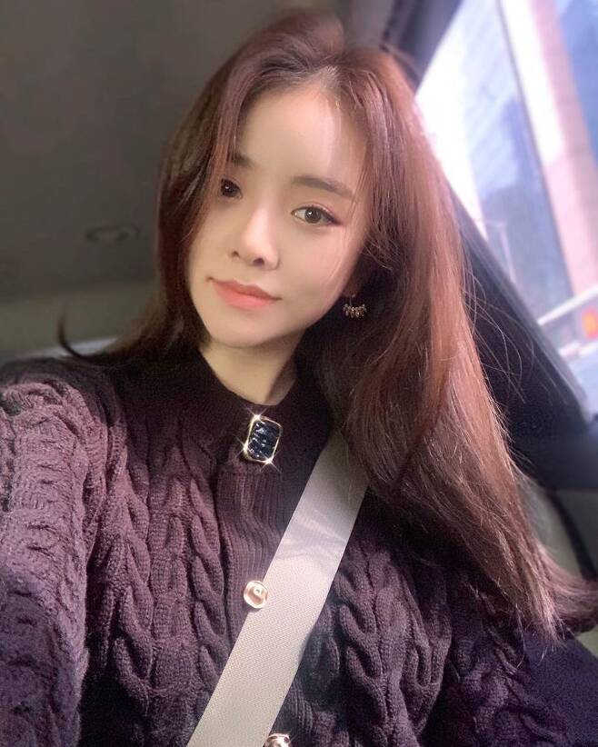 Singer Seol Ha-yoon has been in the mood.On January 15, Seol Ha-yoon posted a picture on his personal instagram with an article entitled Goodnight Weekend.In the open photo, Seol Ha-yoon is smiling and taking a selfie.Especially, the neat Seol Ha-yoon everyday beautiful looks were admired by the netizens.Earlier, Seol Ha-yoon was defeated in the 3rd round of KBS2 Mr. Trot National Games 1-1 death match.I think I showed you the stage at my best, and I feel sorry that I didnt feel satisfied, he said at the time.