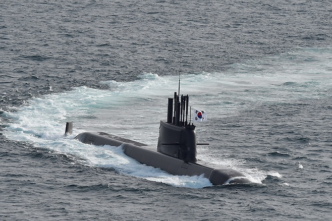 우리나라 최초의 3천 톤급 잠수함인 장보고(KSS)-Ⅲ 도산 안창호급의 1번함인 도산 안창호함의 항해 시운전 모습. 해군 제공