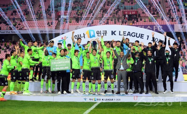 ‘하나원큐 K리그1 2020’에서 통산 8번째이자 K리그 최초로 4년 연속 우승을 달성한 전북 현대.. 스포츠동아DB
