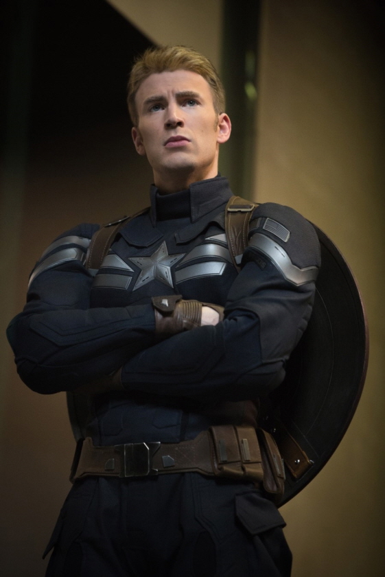 크리스 에반스가 캡틴 아메리카 역으로 마블 영화에 복귀할지 여부에 마블팬들의 관심이 쏠리고 있다. /'캡틴 아메리카: 윈터솔져' 스틸