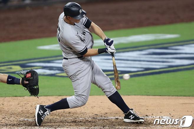 뉴욕 양키스와 6년 총액 9000만달러에 계약한 DJ 르메이휴. © AFP=뉴스1