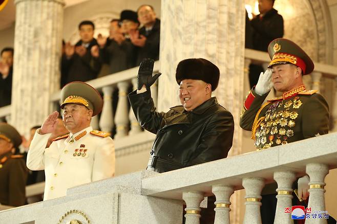 14일 북한 평양 김일성 광장에서 제8차 당대회 기념 열병식이 열렸다고 조선중앙통신이 15일 보도했다. [연합]