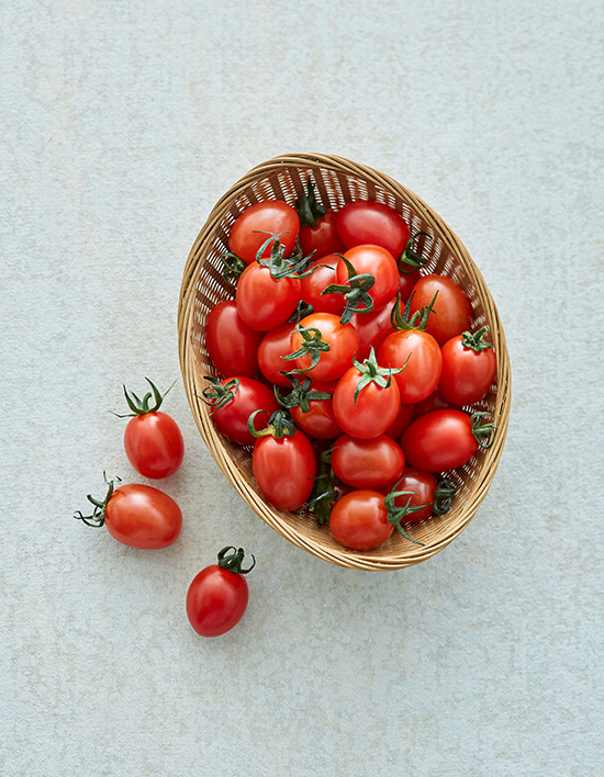 Stevia-enhanced cherry tomatoes are an easy-to-carry snack for those with a sweet tooth. [MARKET KURLY]