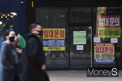 경기도 고양시 상가에 임대 문의 안내문이 부터있다./사진=장동규 기자