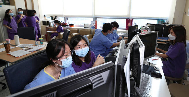 Nurses working at the SMC’s COVID-19 ward