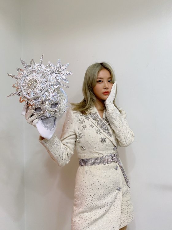 Singer Yubin expressed his feelings for appearing in King of Mask Singer.In the MBC entertainment program King of Mask Singer broadcasted on the afternoon of the 17th, Yubin turned into flower of snow and showed off his hidden singing ability.Yubin had a phone number stage in the first round, and Yubin, who won the stage with intense lapping, advanced to the second round.In the second round solo song stage, Yubin selected Taemins MOVE.He showed off his deadly charm with a languid husky voice and groove gesture, but unfortunately he failed to cross the threshold of the third round and was eliminated.Sandara Park, who watched Yubins stage, praised him for saying, I sang songs and raps and sang them very deliciously.Yubin said through his agency Le Entertainment, It was a stage where I was nervous and nervous.It was a very precious experience to be able to stage with songs from other artists other than my songs. I am more confident with this King of Mask Singer opportunity and I am glad that I have had a wonderful memory. I will show you better music and stage in the future.I hope you will love Perfume a lot and have a year full of fragrance. Through personal SNS, we also released a mask authentication shot of flower of snow.On the other hand, Yubin is continuing his active activities with his new song Perfume (PERFUME) released on the 13th.