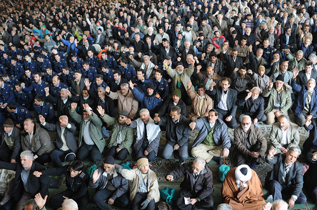 ▲ 이란 테헤란 대학에서 열린 금요예배는 반미 구호로 넘쳐난다 ⓒ김재명