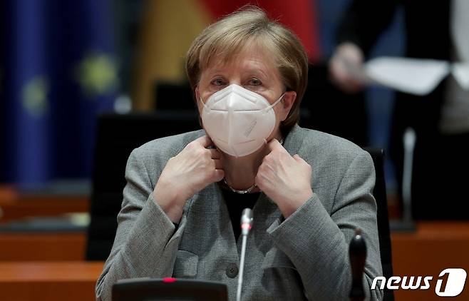 마스크를 쓴 앙겔라 메르켈 독일 총리. © 로이터=뉴스1
