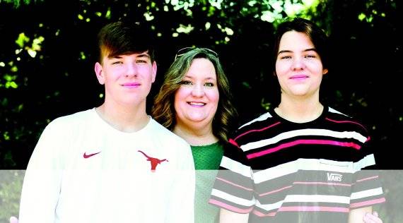 아들 쌍둥이를 둔 니키 쿠퍼(가운데)는 늘 티격태격하는 아이들 때문에 마음이 편하지 않았다. 그러나 코로나19 팬데믹으로 인한 재택 명령이 내려진 이후 믿을 수 없는 일이 벌어졌다. 역설적이게도 코로나19 팬데믹은 형제의 우애를 돈독하게 했을 뿐 아니라 가족의 의미를 되새기는 계기를 만들어줬다. 니키 쿠퍼는 이를 '기적'이라 불렀다.