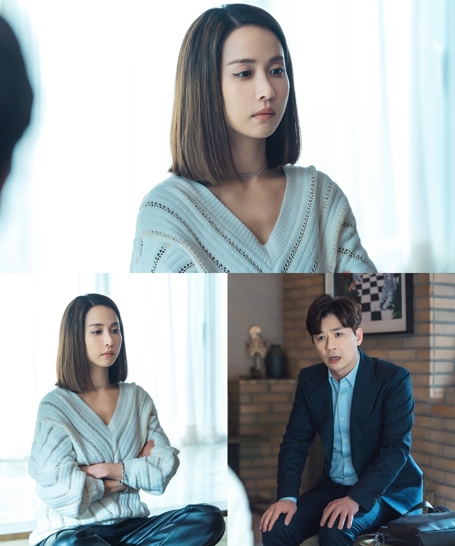Jung Sang-hoon was spotted looking desperate in front of Cho Yeo-jeong.KBS 2TV Tree Drama Dying in the Wind (playplayed by Lee Sung-min / directed by Kim Hyung-seok Kim Min-tae) released a steel on January 19th that contains the meeting scene of Kang Yeo-ju (Cho Yeo-jeong) and Son Hao (Jung Sang-hoon).In the last 12 times, Baek Soo-jung manager Kim Duk-ki (Yoo Jun-hong, hereinafter Manager) asked to meet Yeoju, and Yeoju prepared a lunch box and visited the police station with Guizhou.Yeoju appointed Guizhou as the lawyer of Manager and put him ahead, and Guizhou interviewed Manager instead of Yeoju.At this time, the manager, who had a delicious lunch box, died of a seizure and Guizhou was shocked.Police who stormed into the reception room in Guizhous screams arrested him on suspicion of Manager murder.In the public photos, there is a picture of Guizhous best friend Qin Hao who visited Yeoju.Even in the situation where his Husband, Guizhou, was arrested, the appearance of the unwavering Yeoju attracts attention.I feel an unusual atmosphere in the opposite expression of Qin Hao, who is desperate for the appearance of Yeoju, who is looking away from himself with a cold expression with his arms folded.It is presumed that all the crises facing Guizhou are related to Yeoju, and what is the plan of Yeoju, which is unknown to the inside, and what will happen to Guizhous fate in the future.
