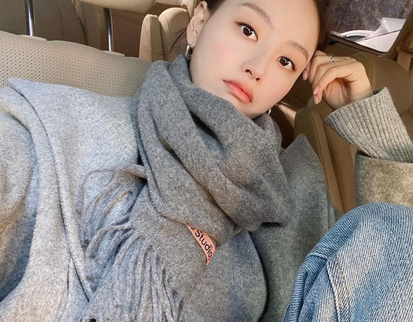 Actor Kim Jae-kyung from Group Rainbow has emanated an Elegance beauty.Kim Jae-kyung posted a picture on his 19th day, saying Its cold in his instagram.The photo showed Kim Jae-kyung taking a selfie in the car; Kim Jae-kyung wore a light gray coat and jeans and a gray muffler around his neck.He boasts a fine nose and immaculate skin - the arched Eyebrow-inspired finances look elegance and sophisticated.The netizens responded Be careful with the cold, Good looks. Charisma is pouring out here, It is so beautiful.On the other hand, Kim Jae-kyung played as Jia, a woman of life who wants to be remembered forever by Seung-hyun (Kim Dong-joon) in the movie Gani Station (director Kim Jung-min), which will be released in February.Photo Kim Jae-kyung SNS