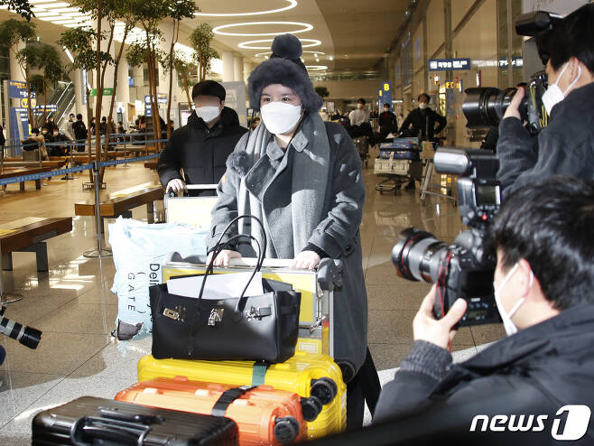 방송인 에이미가 20일 인천국제공항을 통해 중국 광저우에서 입국하고 있다. 2021.1.20/뉴스1 © News1 권현진 기자