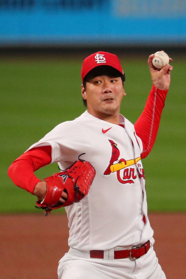 김광현이 2020년 9월 25일(한국시간) 부시스타디움에서 열린 밀워키와 홈경기에 선발등판해 역투하고 있다. 세인트루이스(미 미주리주) | AFP연합뉴스